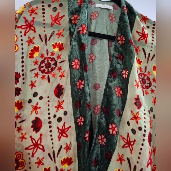 Stunning emerald floral burnout Rayon velvet kimono overlay - Picture 4 of 9
